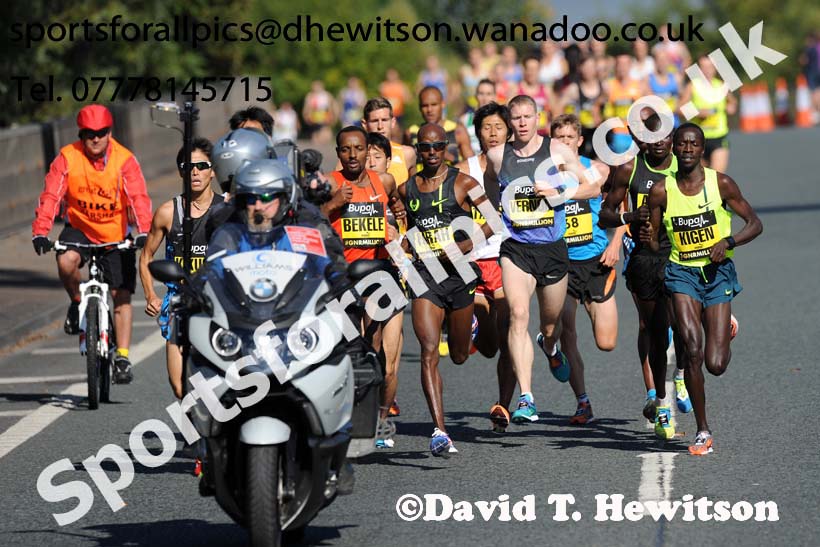 Close media attention of the mens 2014 BUPA Great North Run. Photo: David T. Hewitson/Sports for All Pics